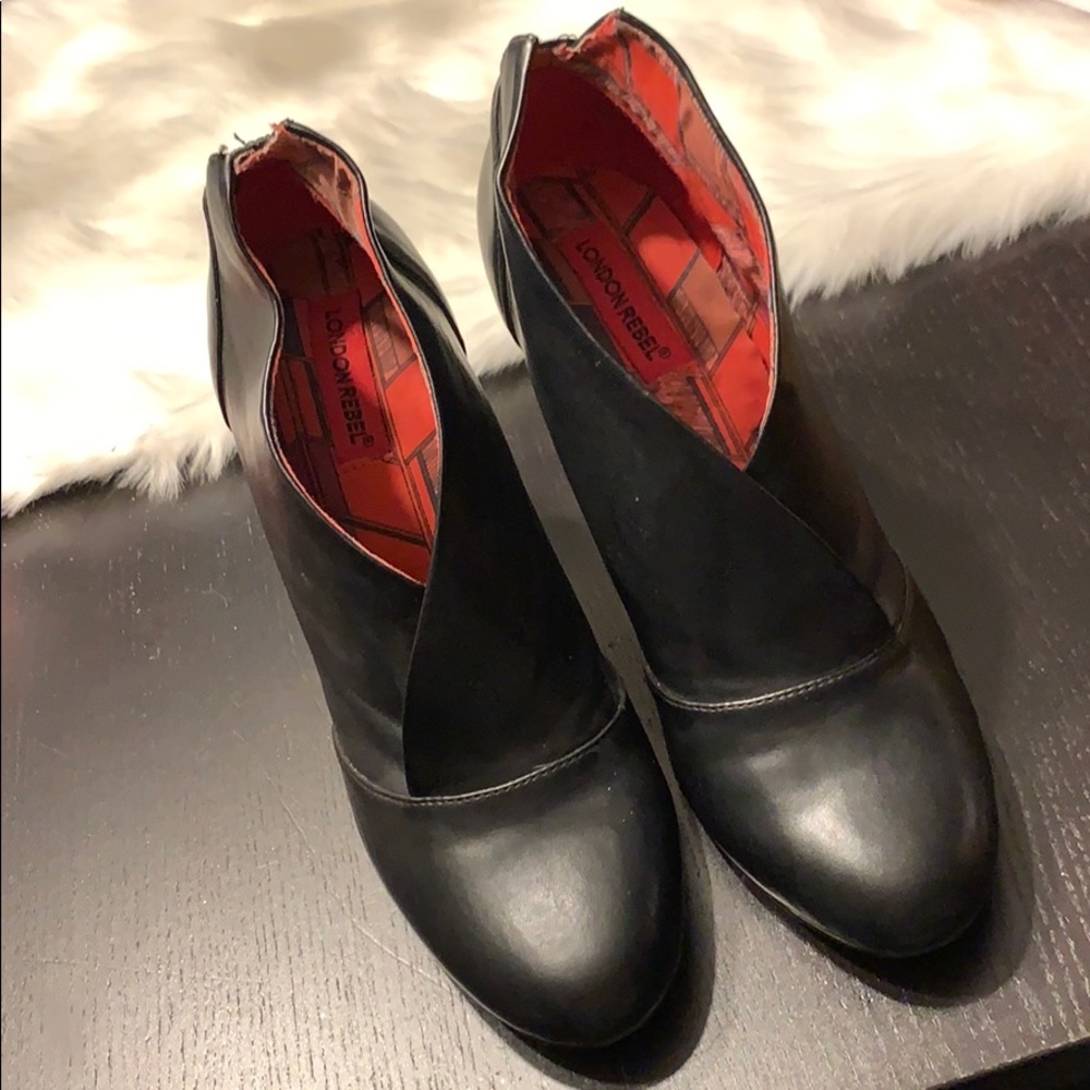 Black Bootie Pump